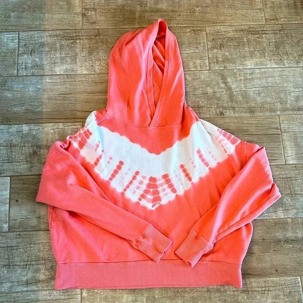 SO Lounge, Tye-Dye hoodie